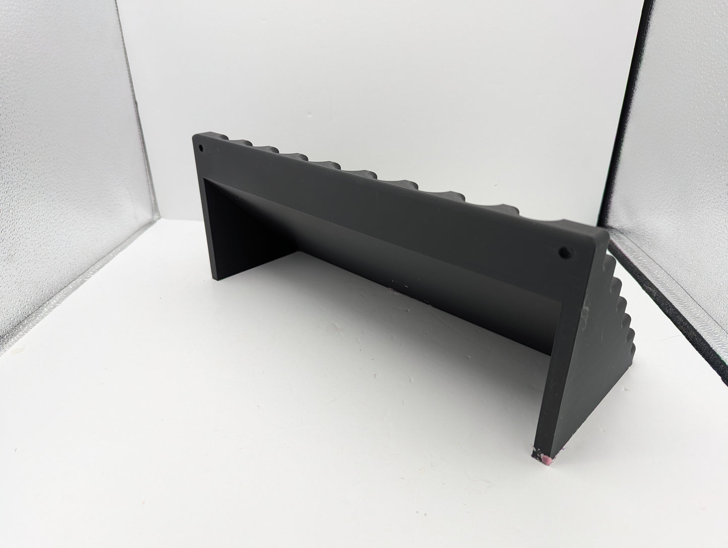 Storage for 10mm dropper bottles. 57 spaces for 21mm dia 70mm tall bottles.