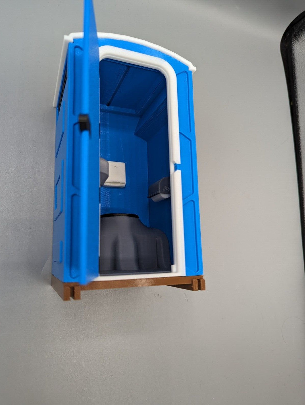 1-12th scale - Portable Toilet complete with interior. 3D printed