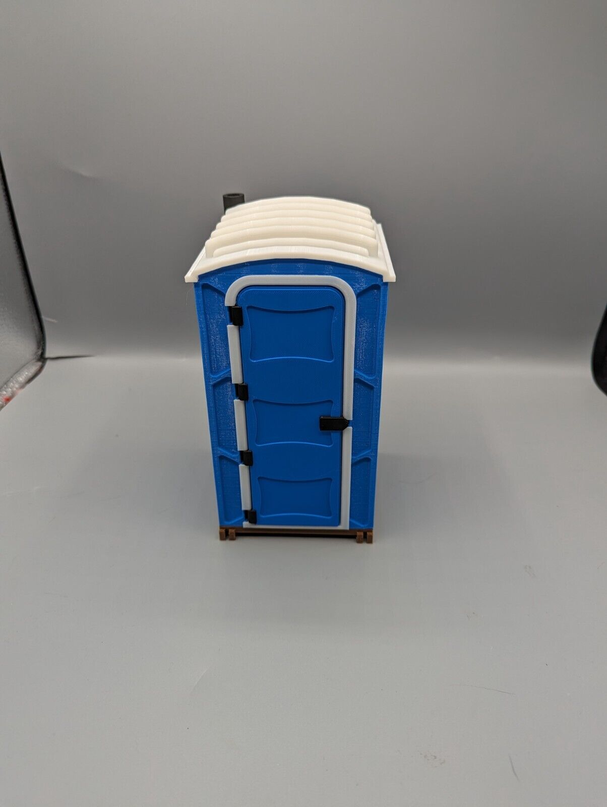 1-12th scale - Portable Toilet complete with interior. 3D printed