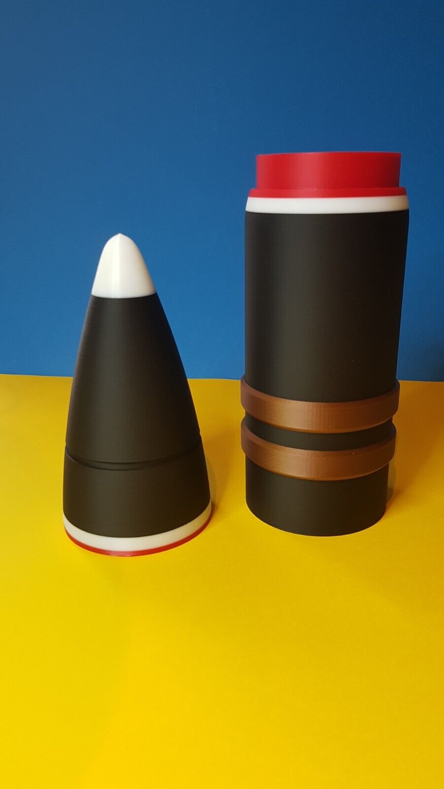 76.2mm (3inch) (APCBC) 17 pounder shell. PLASTIC REPLICA