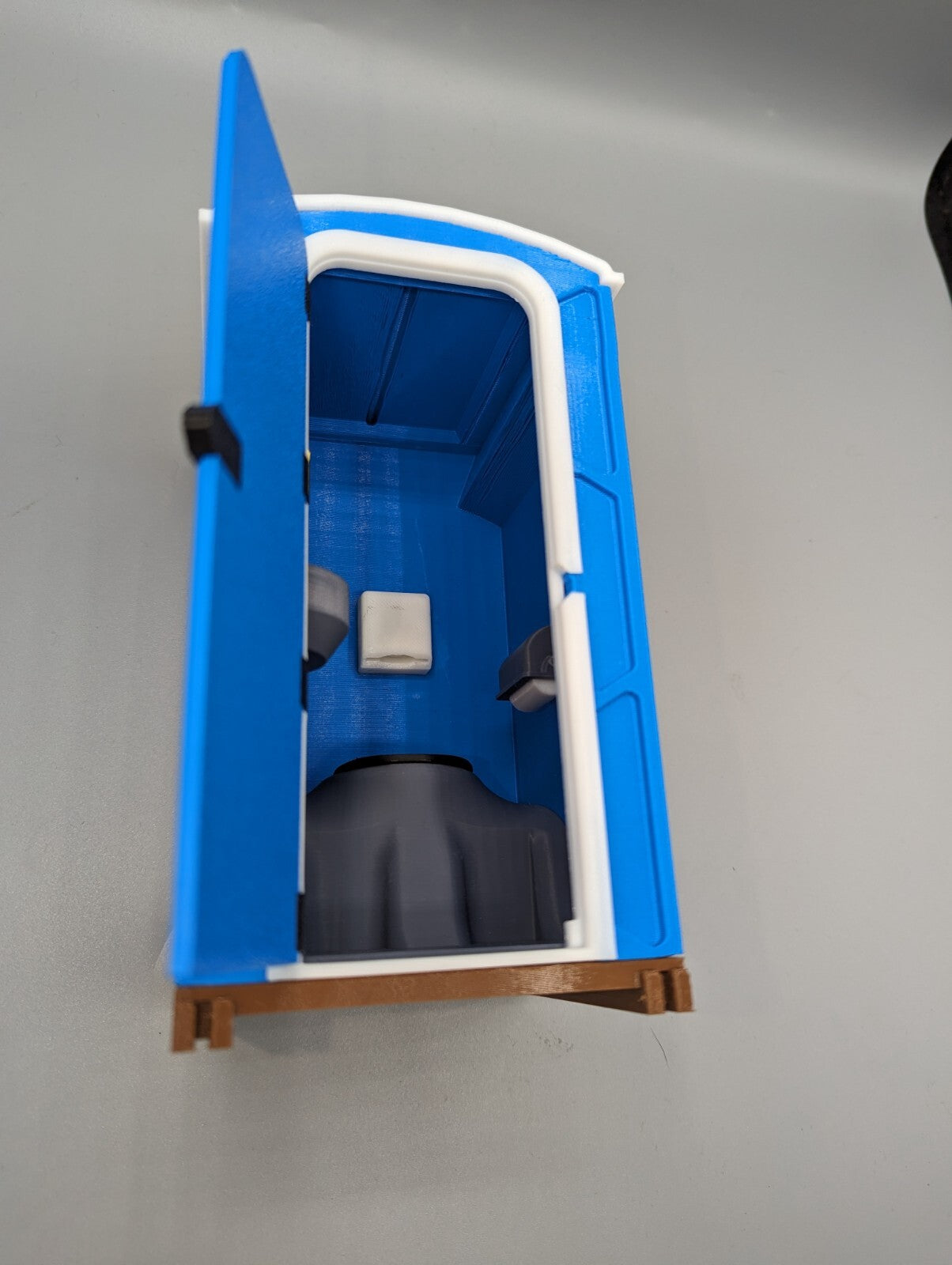 1-12th scale - Portable Toilet complete with interior. 3D printed