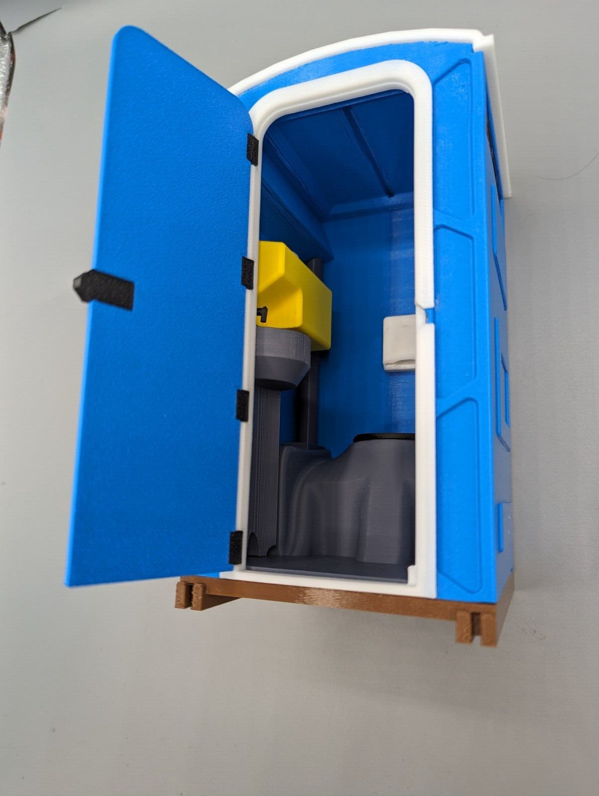 1-12th scale - Portable Toilet complete with interior. 3D printed